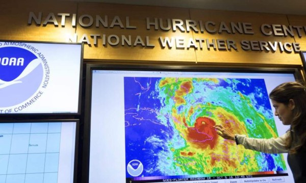 Honduras suspende 14 vuelos a Miami por amenaza de huracán Matthew