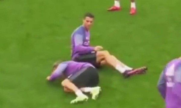 Así se frustra Cristiano Ronaldo cuando le hacen caño sus compañeros