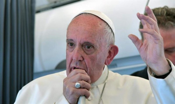 El papa pide a instituciones una 'atención concreta' a la vida y a la maternidad