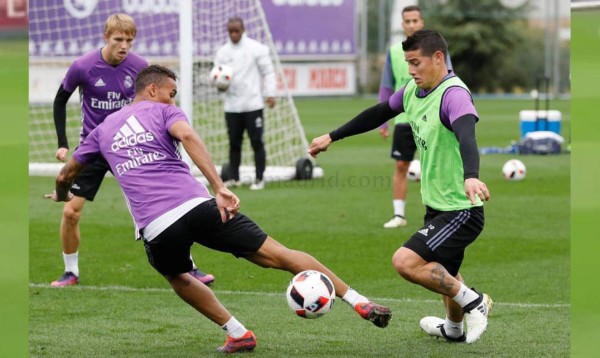 El gol 'imposible' de James Rodríguez en el entrenamiento del Real Madrid