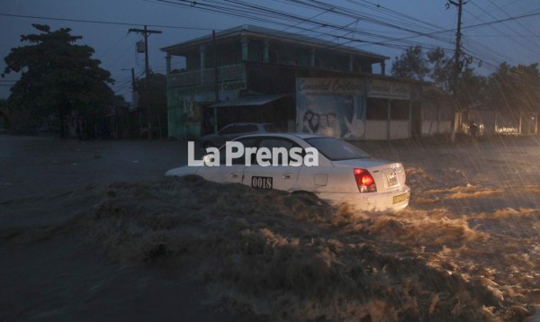 Fuertes vientos dejan sin energía a varias zonas de San Pedro Sula