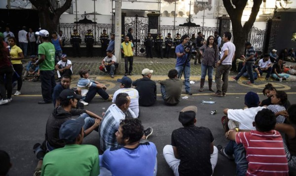 Caravana migrante exige a ONU-DH autobuses para seguir su camino hacia EE.UU