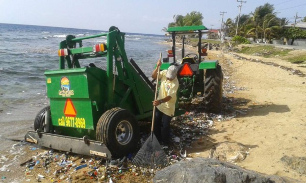 Gobiernos actúan ante contaminación en Roatán