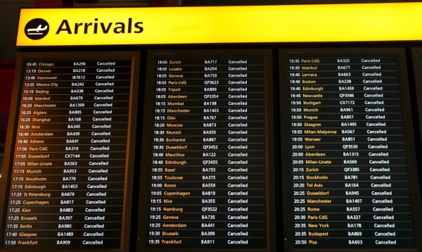 Más de cien vuelos suspendidos en Heathrow por la nieve
