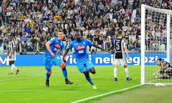 ¡Sorpresa! Napoli vence a la Juve y pone al rojo vivo la liga italiana