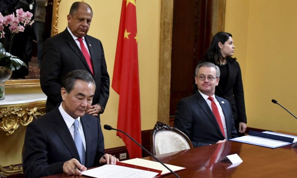 Canciller chino centra en el comercio su visita a Centroamérica