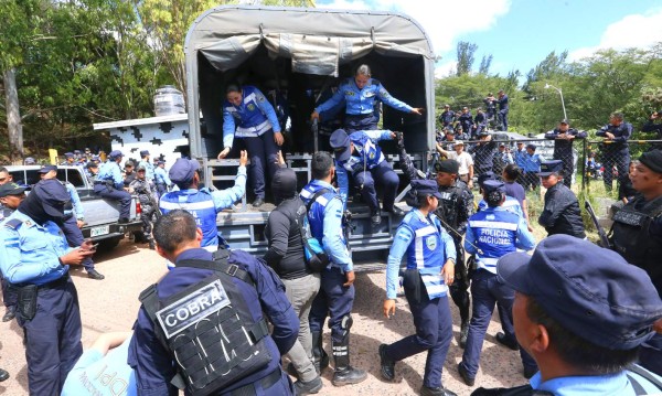 Los policías vuelven a labores y se restablece la seguridad