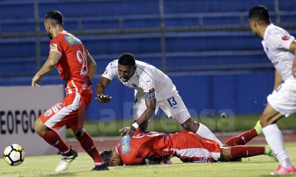 VIDEO: El penal que no le pitaron al Olimpia ante Santos de Guápiles