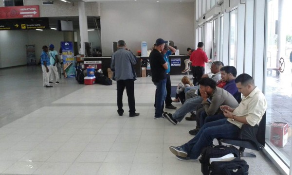 Suspenden vuelos en aeropuertos de La Ceiba y Roatán
