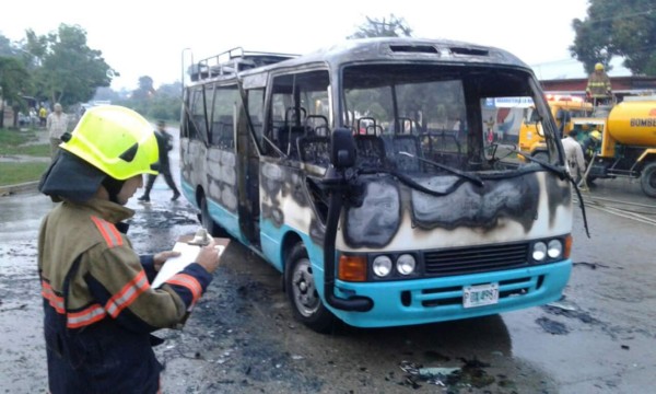 Criminales incendian autobús de la empresa Yoreños Express    
