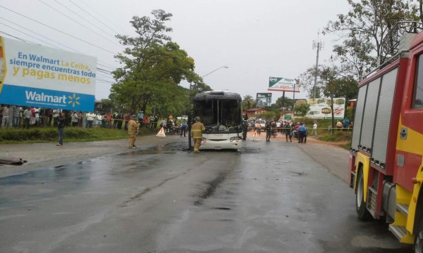 Tres muertos en tiroteo y quema a bus de Transportes Cristina en La Ceiba