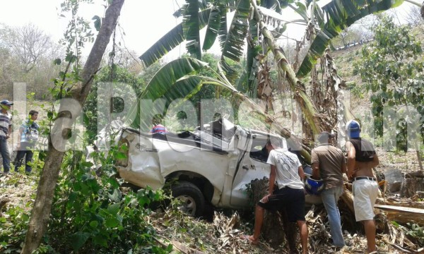 Un muerto tras caer carro a hondonada en Gracias