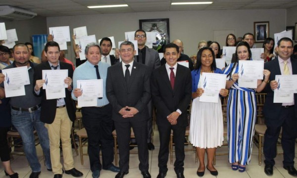 Honduras otorga la nacionalidad a 33 extranjeros de diez países