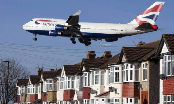 Hallan muerto a un hombre que pudo caer de un avión