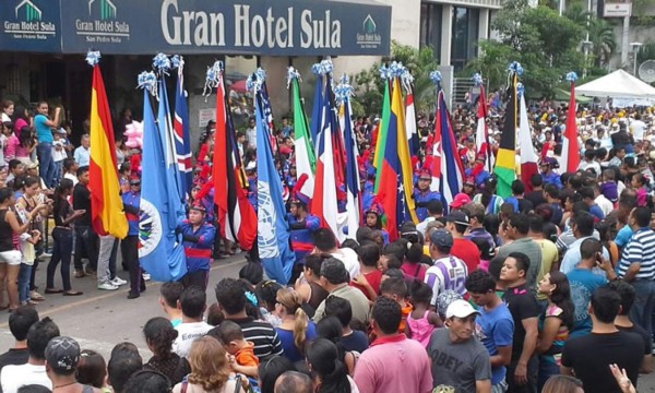 Estudiantes de San Pedro Sula, ovacionados por sus acrobacias