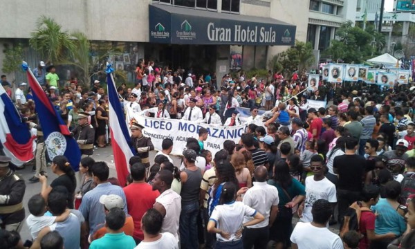 Estudiantes de San Pedro Sula, ovacionados por sus acrobacias