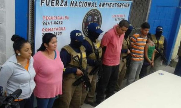 Capturan a cinco extorsionadores en Tegucigalpa