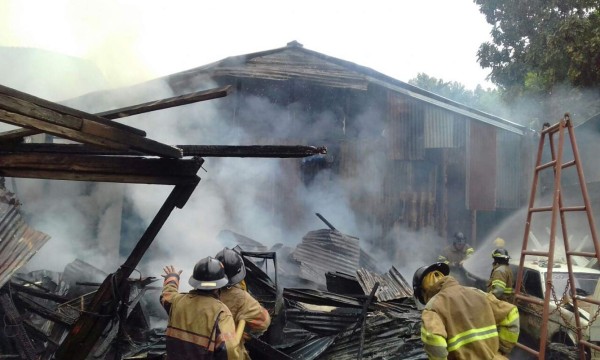 Incendio destruye una vivienda en La Ceiba, Atlántida