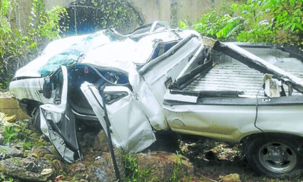 Tres muertos y siete heridos en accidente vial en Colón