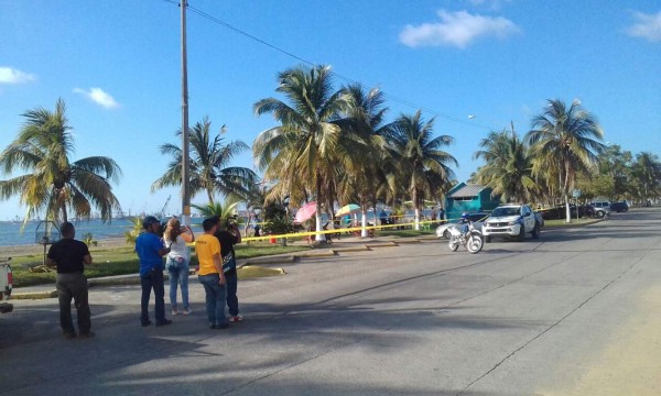 Asesinan a hombre frente a playa municipal de Puerto Cortés