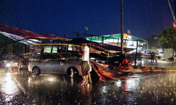 Intensa tormenta eléctrica azotó y causó estragos en la zona norte