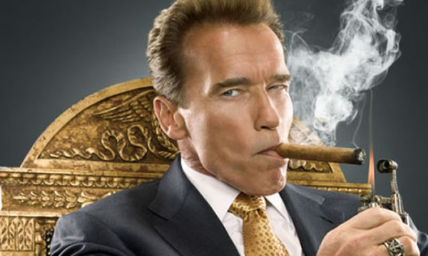 Schwarzenegger y Mel Gibson, fumadores de puros hondureños