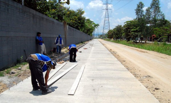 Avanza pavimentación de calle que da acceso al Estadio Olímpico