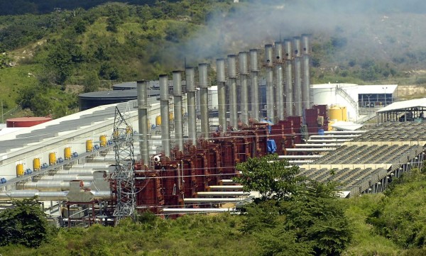 Más de L10,000 millones deben a generadoras de energía en Honduras