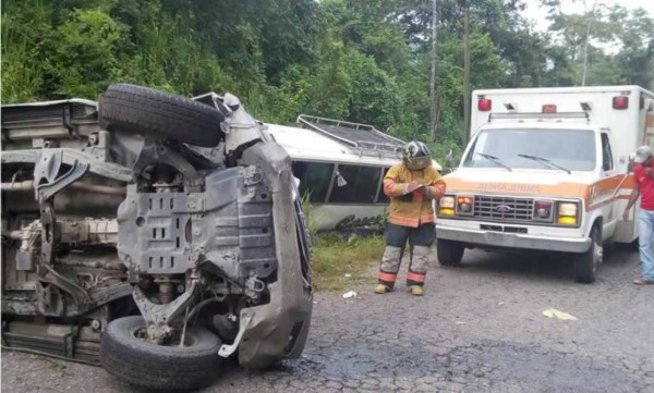 Accidente de bus deja 11 pasajeros heridos en Copán