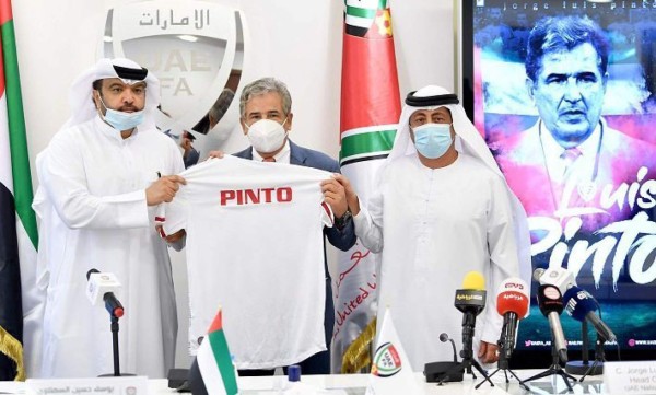 Jorge Luis Pinto fue presentado como nuevo selecccionador de los Emiratos Árabes Unidos
