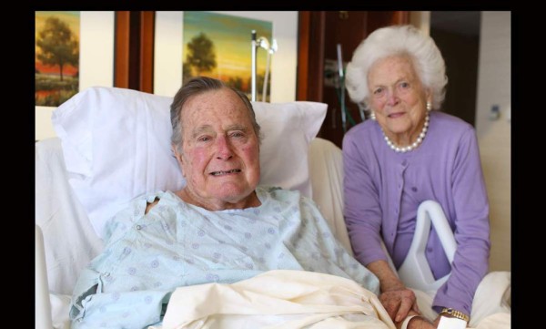 Expresidente Bush padre sale del hospital