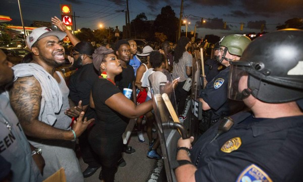 BATON ROUGE, LA -JULY 08: Protesters face off with Baton Rouge police in riot gear across the street from the police department on July 8, 2016 in Baton Rouge, Louisiana. Alton Sterling was shot by a police officer in front of the Triple S Food Mart in Baton Rouge on July 5th, leading the Department of Justice to open a civil rights investigation. Mark Wallheiser/Getty Images/AFP== FOR NEWSPAPERS, INTERNET, TELCOS & TELEVISION USE ONLY ==