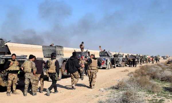 Fuerza kurdo-árabe ataca principal bastión del Isis