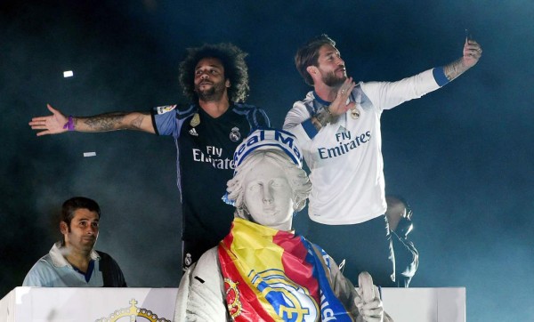 Futbolistas del Real Madrid cantaron en Cibeles: 'Piqué, cabrón, saluda al campeón'