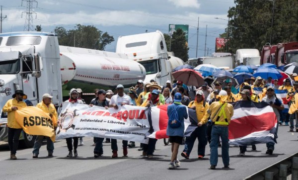 Huelga suma 15 días en Costa Rica, diálogo se estanca