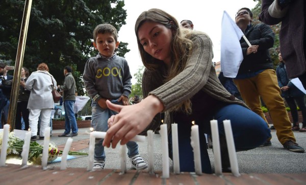 Colombia honra a víctimas de atentado en víspera del desarme de las Farc