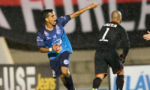 Brasileño Wendell le ganó la partida a Messi y se quedó con el Puskas