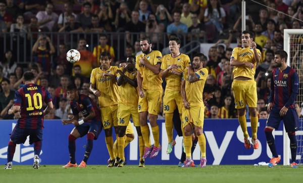 Barcelona gana al Apoel pero no convence en su estreno de Champions