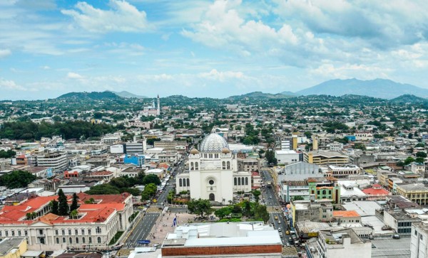 Fuga de capitales: inversión hondureña crece en El Salvador
