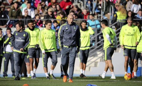 El Real Madrid completa su último entrenamiento antes de viajar a Milán