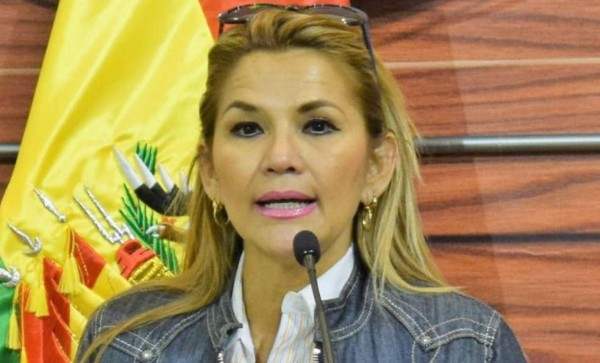 Futura presidenta de Bolivia anuncia que convocará elecciones