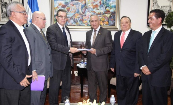 Congreso hondureño recibe borrador de nueva ley electoral