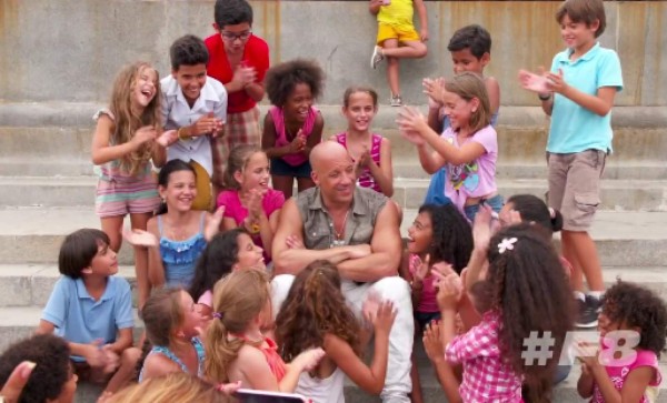 Vin Diesel habla español con niños cubanos