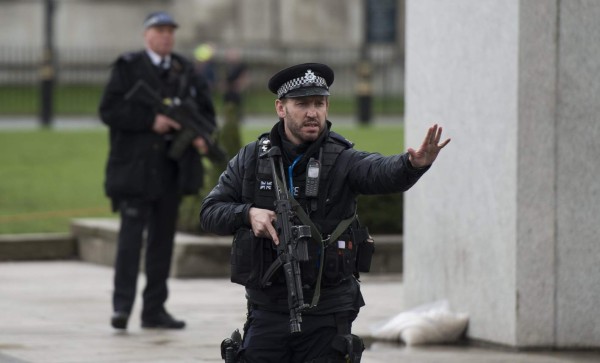 Atentado en Londres deja 4 muertos y varios heridos