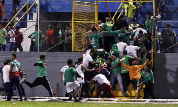 Árbitro Armando Castro culpa a la barra del Marathón de los disturbios