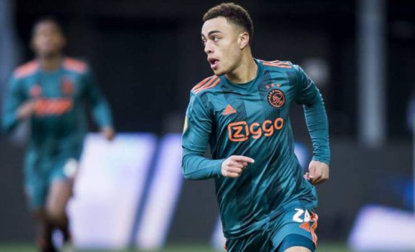 Barcelona y Ajax ultiman detalles para el traspaso de Sergiño Dest