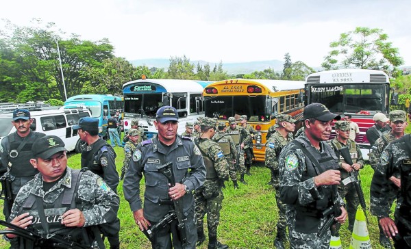 Decomisan 106 buses ilegales del transporte urbano en Tegucigalpa