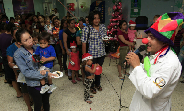 Niños hospitalizados celebran la Navidad en Honduras