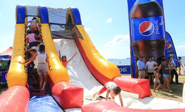 Pepsi lleva diversión, música, baile y juegos a las playas de Puerto Cortés