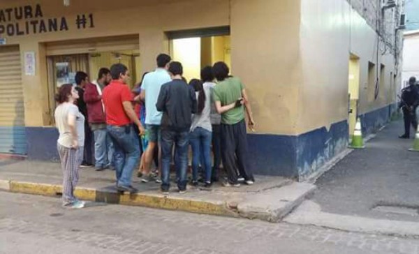 Capturan a 20 estudiantes de la Unah por toma de edificio